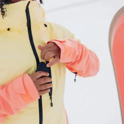 [ak] Upshift Womens Gore-Tex Snowboard Jacket