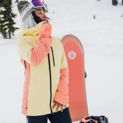 [ak] Upshift Womens Gore-Tex Snowboard Jacket