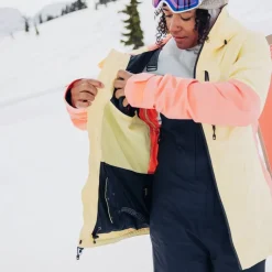 [ak] Upshift Womens Gore-Tex Snowboard Jacket