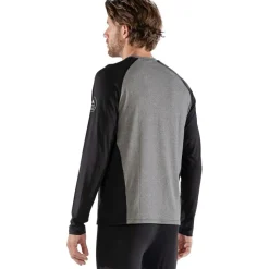 Bodyfit Crewneck Long Sleeve Base Layer