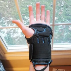 Flex Ski/Snowboard Wrist Guards